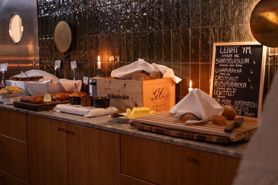 Product image for the product Accommodation in a superior room with a 4-course dinner menu and breakfast for two